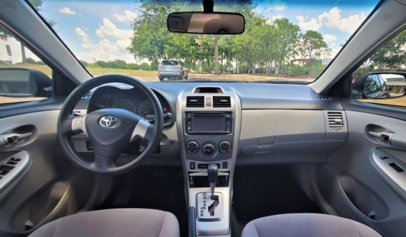 2013 Toyota Corolla LE Sedan 4D full