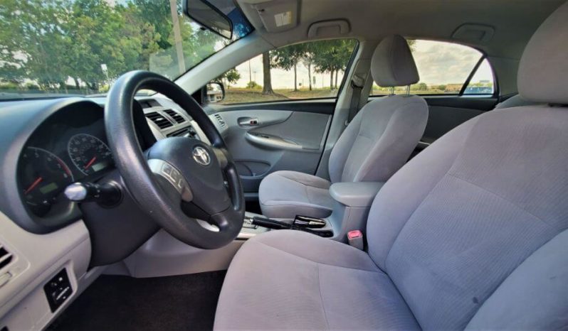 2013 Toyota Corolla LE Sedan 4D full